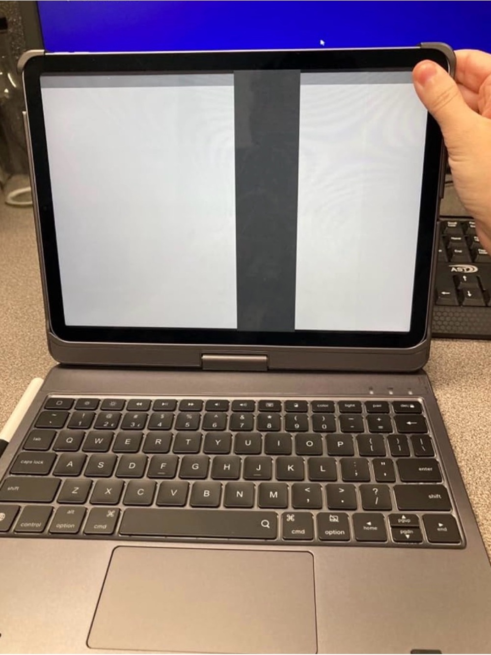 Magnetic keyboard case for iPad Pro 11